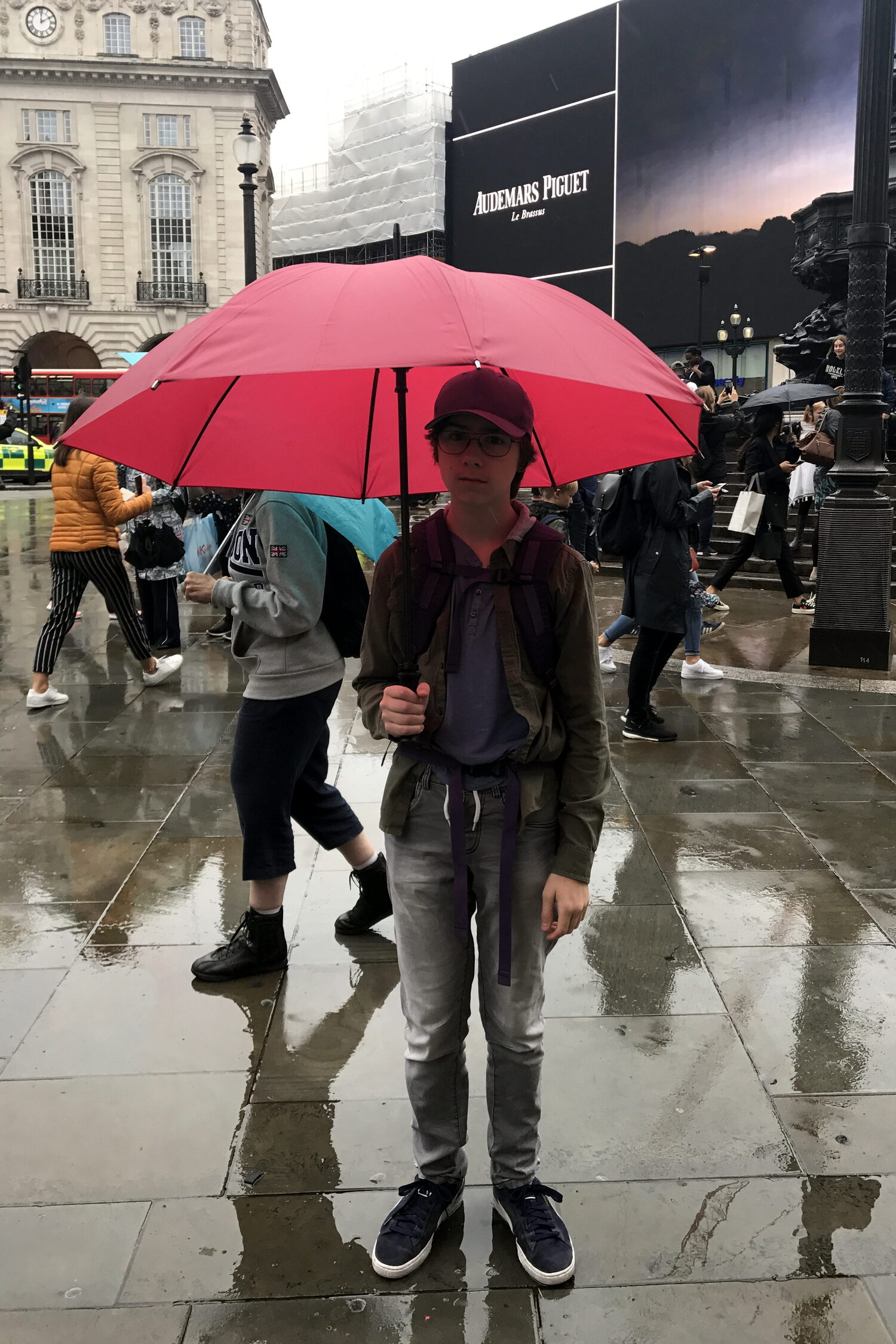 William på Piccadilly Circus, med nytt paraply.